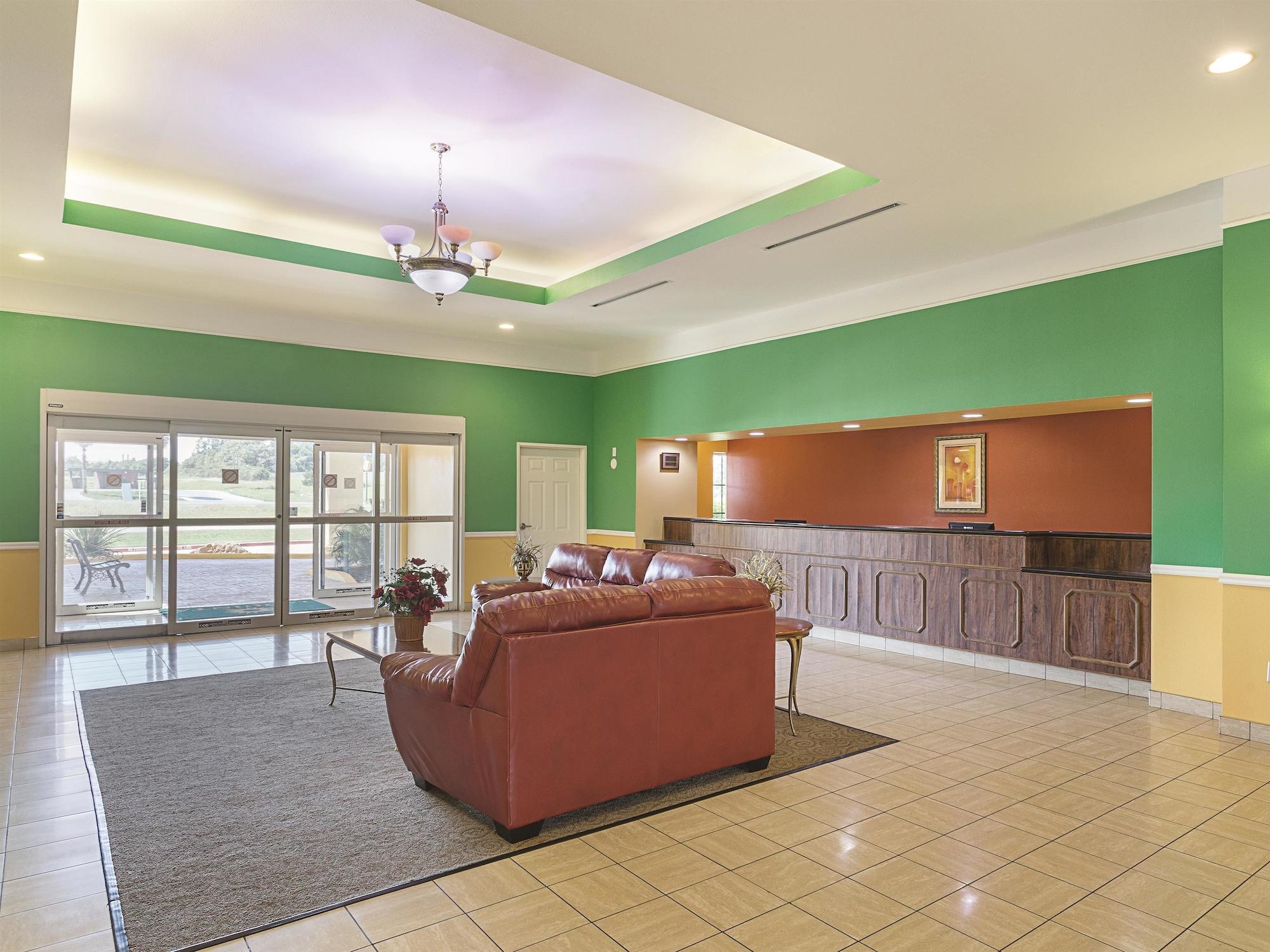 Baymont Inn & Suites Brenham Esterno foto