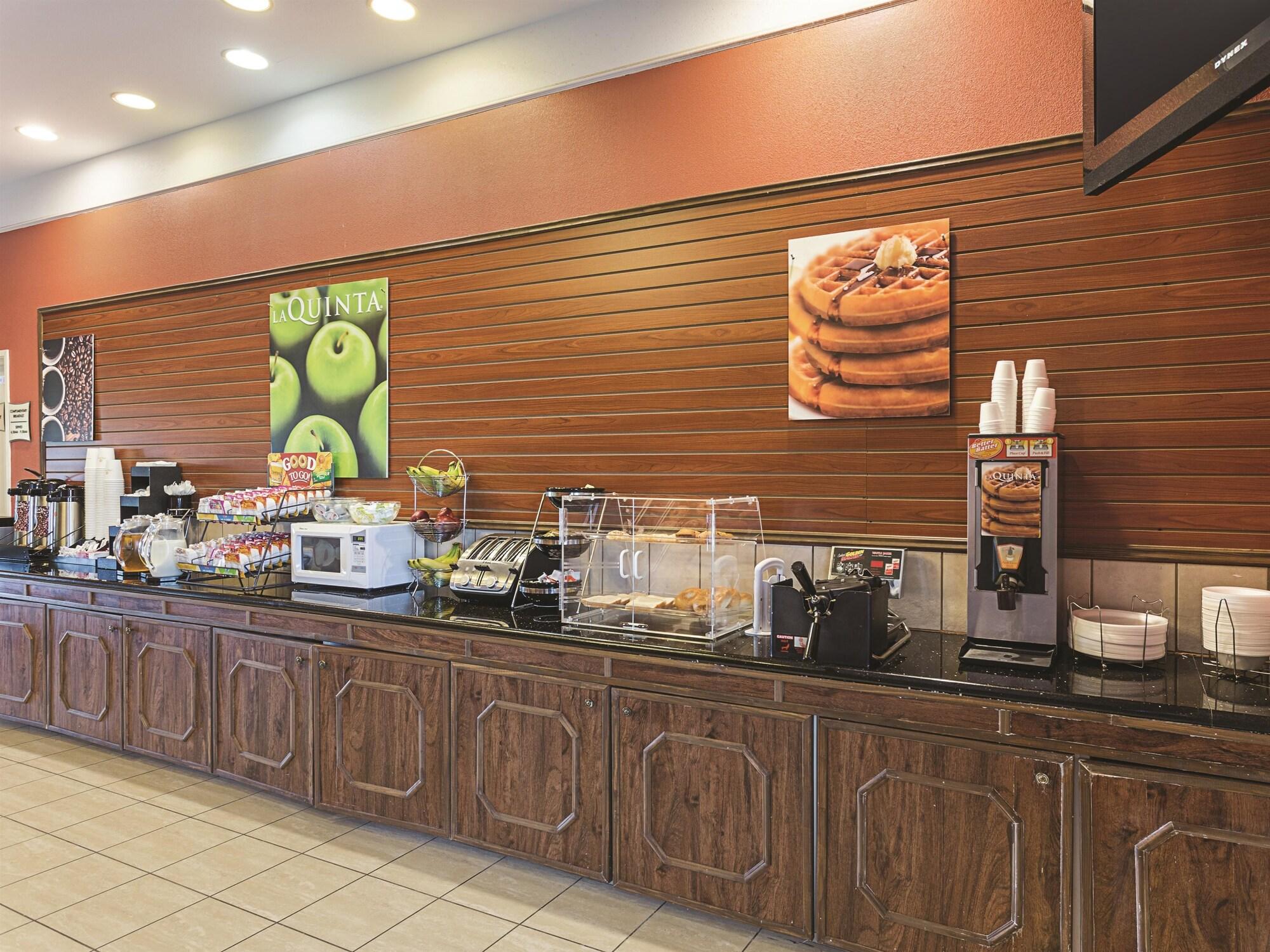 Baymont Inn & Suites Brenham Esterno foto