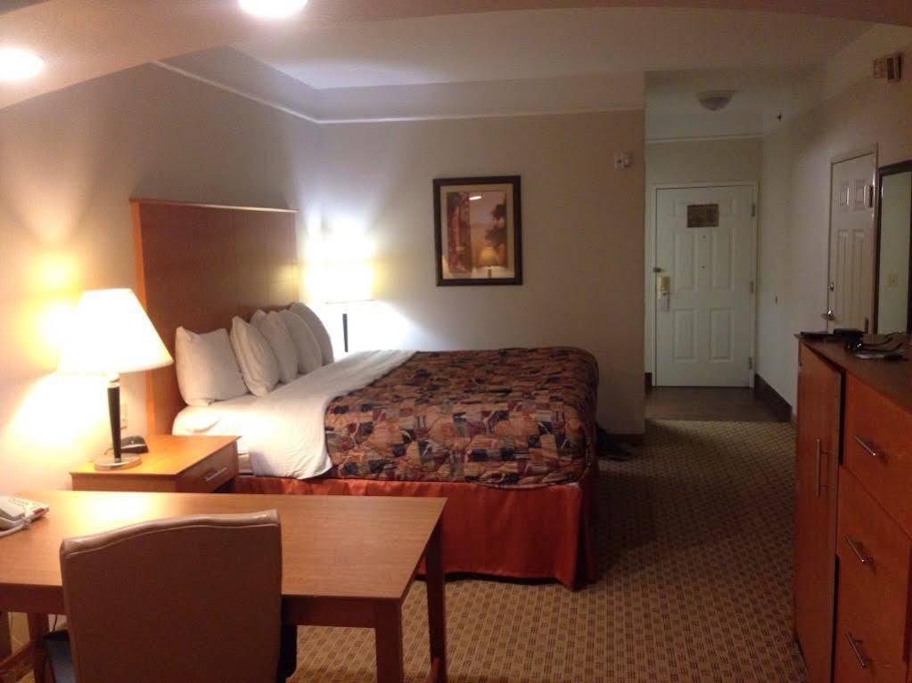 Baymont Inn & Suites Brenham Esterno foto